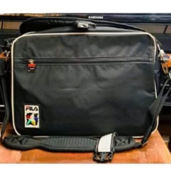 Authentic Fila Messenger Laptop Bag Unisex Used Like New - Picture 2 of 3